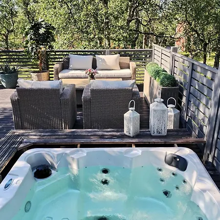 Kuukkeli Log Teerenpesae - Premium A48